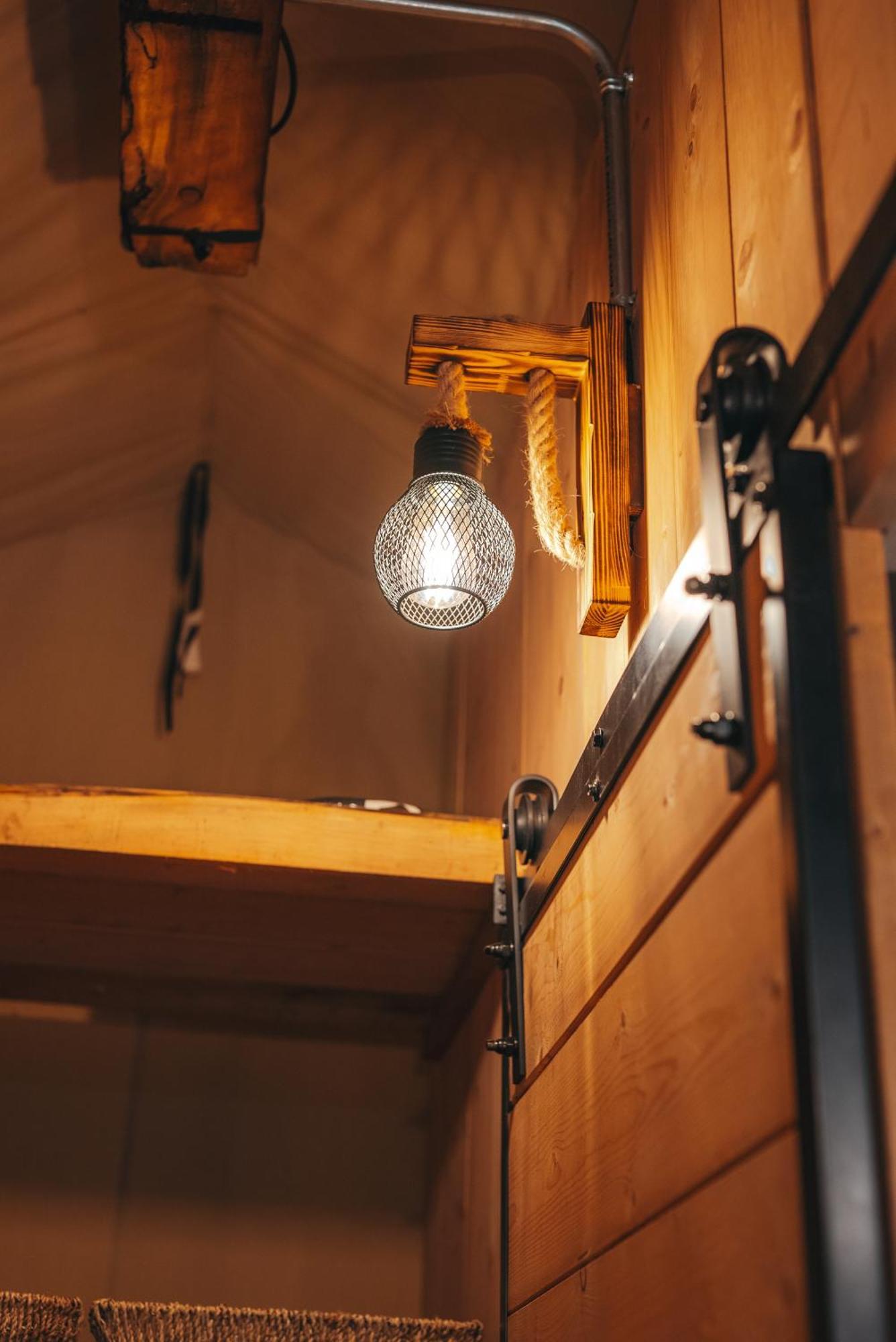 Cosy Forest Lodge Penrhos  ภายนอก รูปภาพ