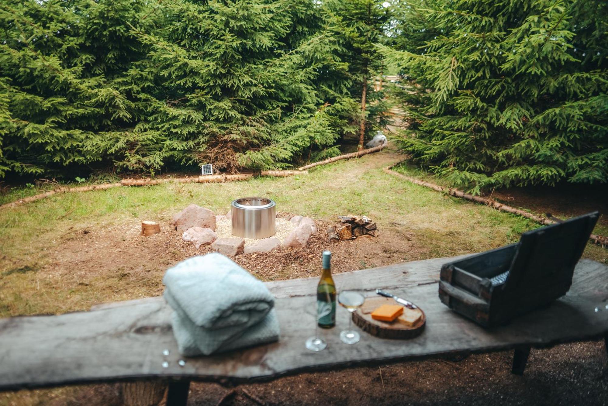 Cosy Forest Lodge Penrhos  ภายนอก รูปภาพ