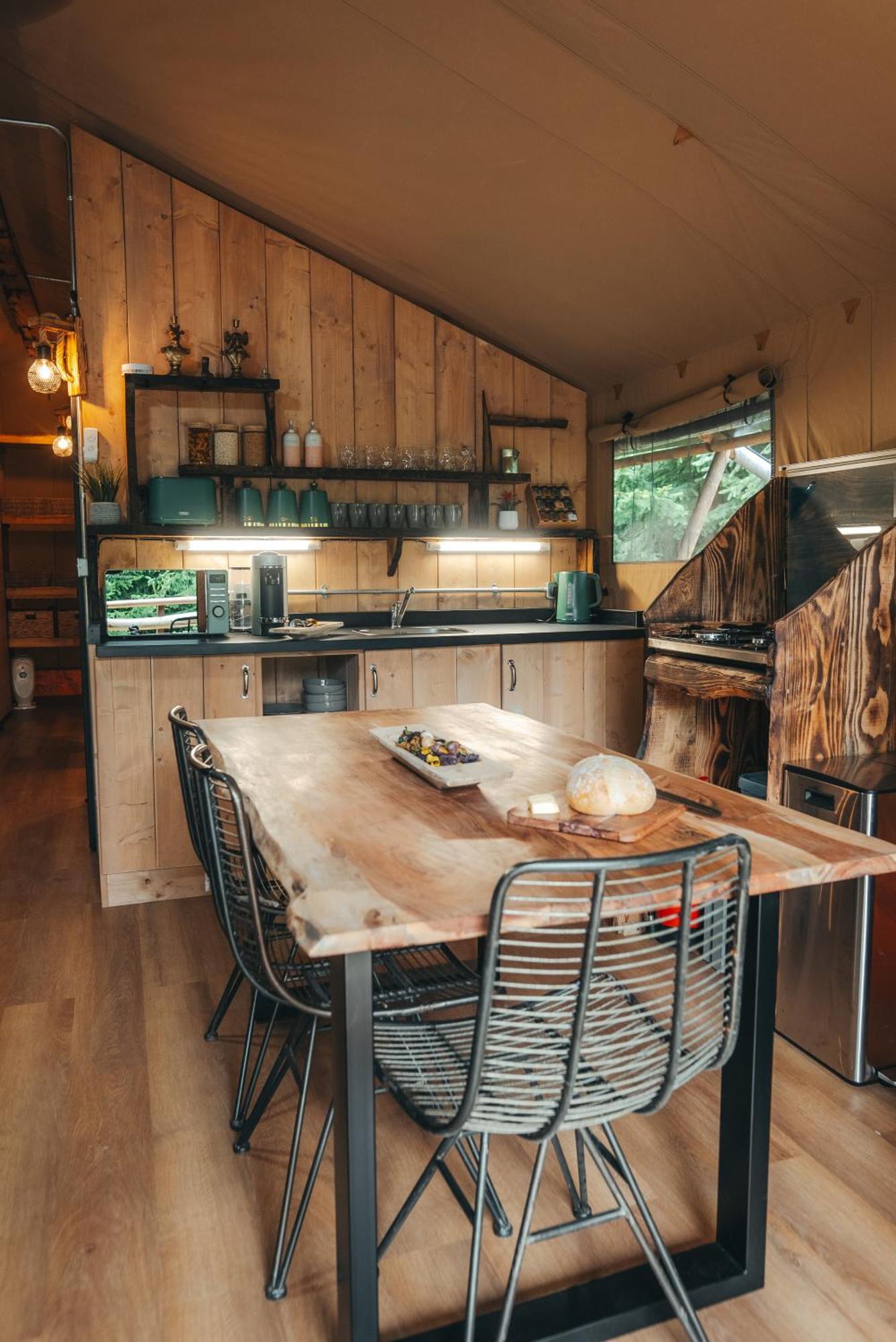 Cosy Forest Lodge Penrhos  ภายนอก รูปภาพ