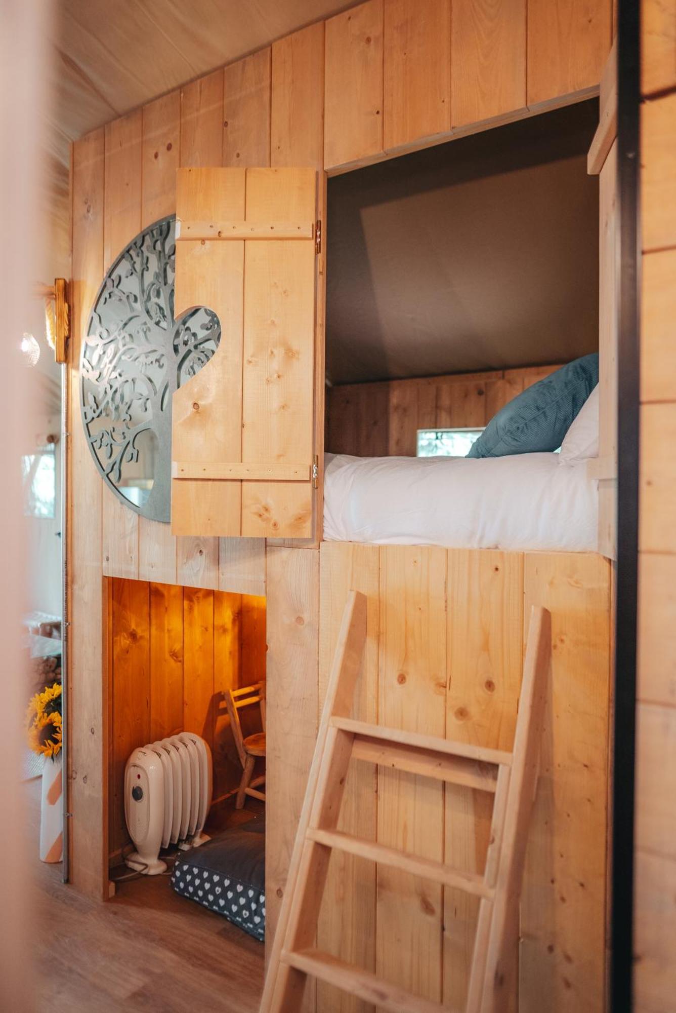 Cosy Forest Lodge Penrhos  ภายนอก รูปภาพ