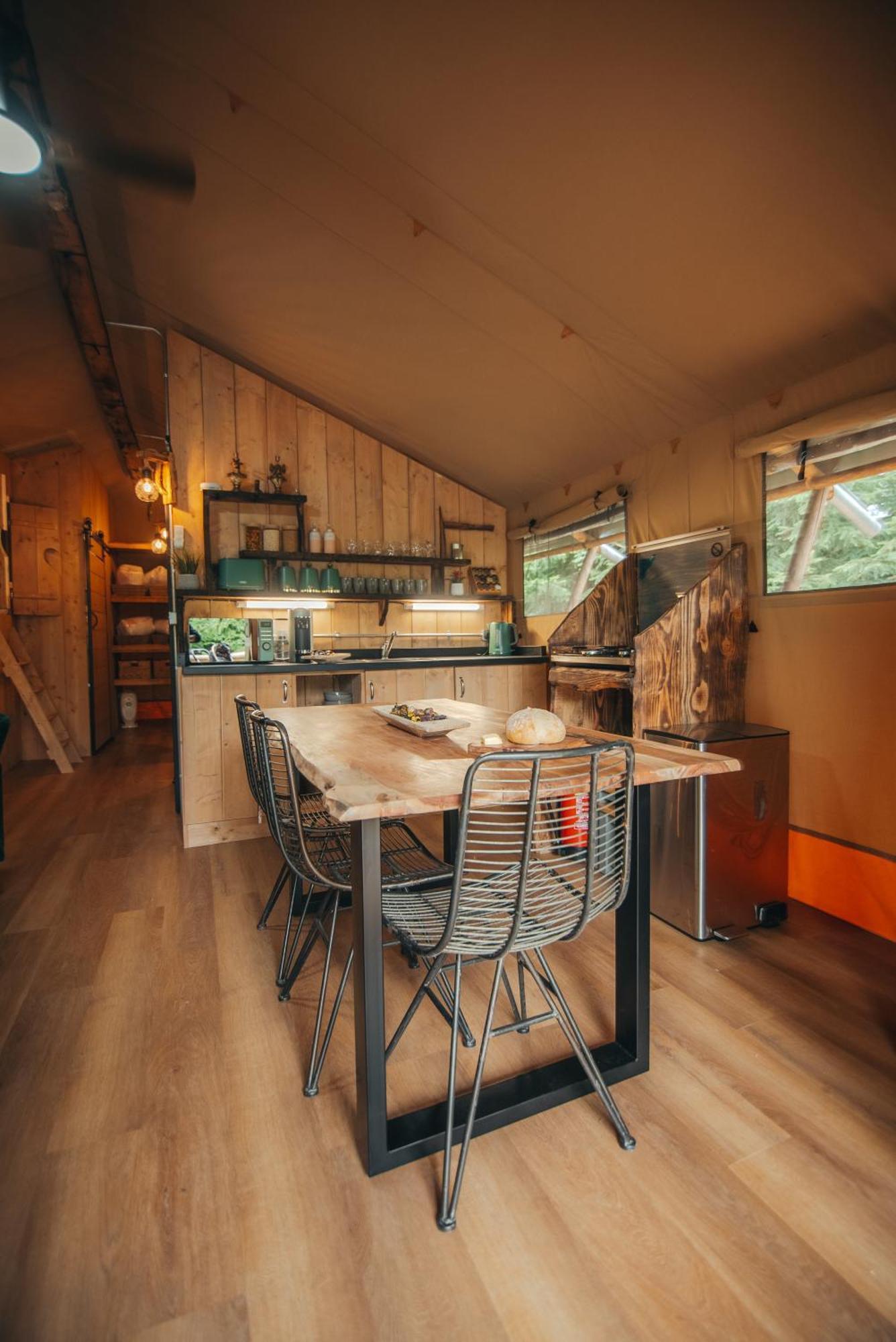 Cosy Forest Lodge Penrhos  ภายนอก รูปภาพ