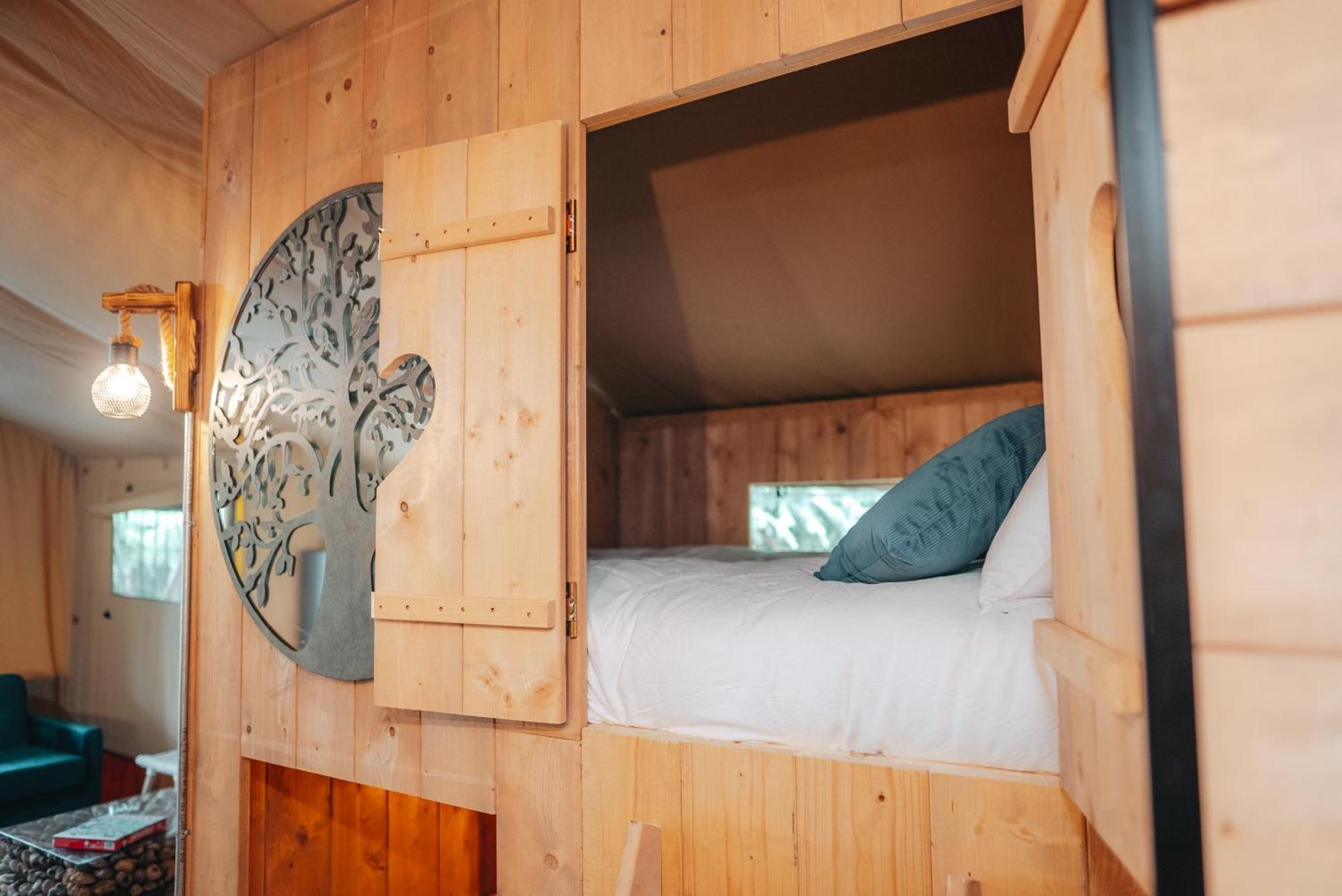 Cosy Forest Lodge Penrhos  ภายนอก รูปภาพ