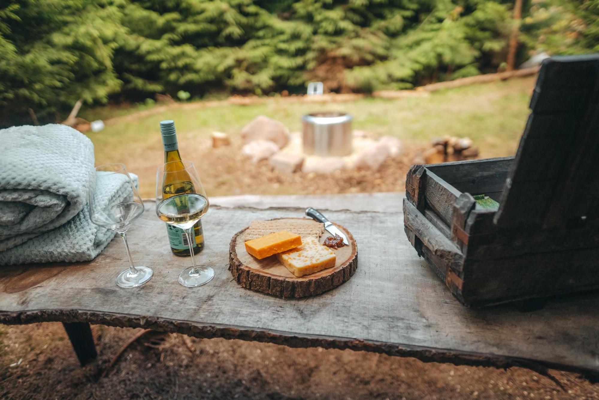 Cosy Forest Lodge Penrhos  ภายนอก รูปภาพ