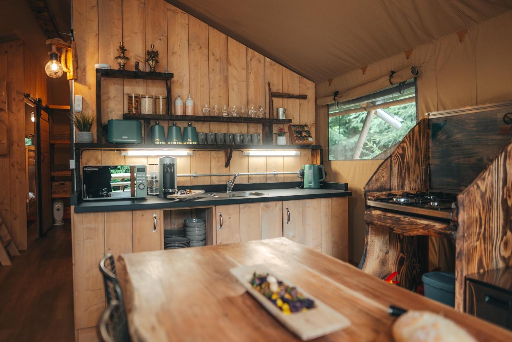 Cosy Forest Lodge Penrhos  ภายนอก รูปภาพ