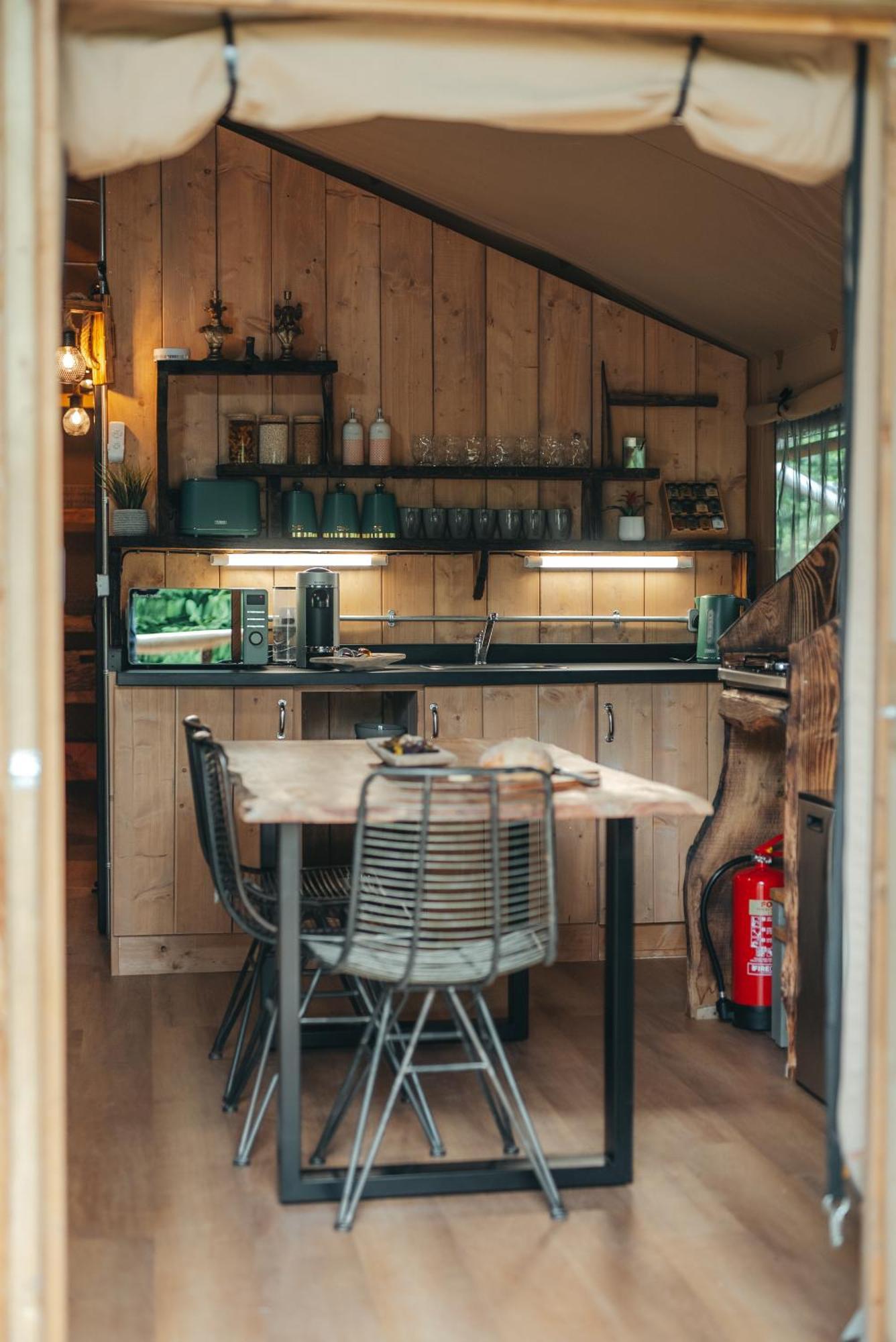 Cosy Forest Lodge Penrhos  ภายนอก รูปภาพ